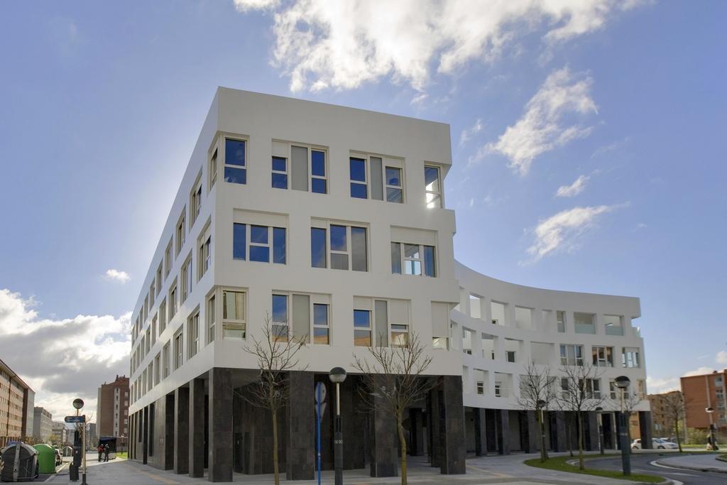 Apartamentos Irenaz Витория Экстерьер фото