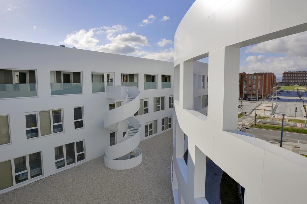 Apartamentos Irenaz Витория Экстерьер фото